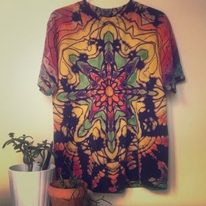 VINTAGE MANDALA TIE DYE TEE